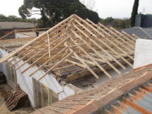 new-roof-truss-installation-2-363x272